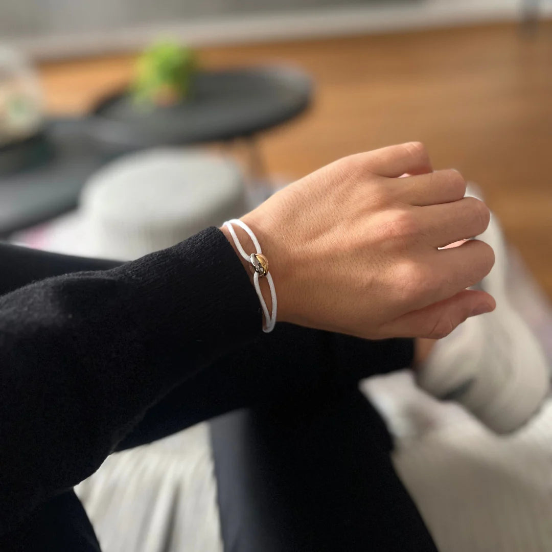 Aurora™ | Elegant armband i vitt och guld